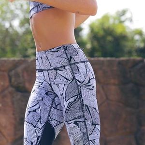 Lulu lemon mesh insert print Leggings